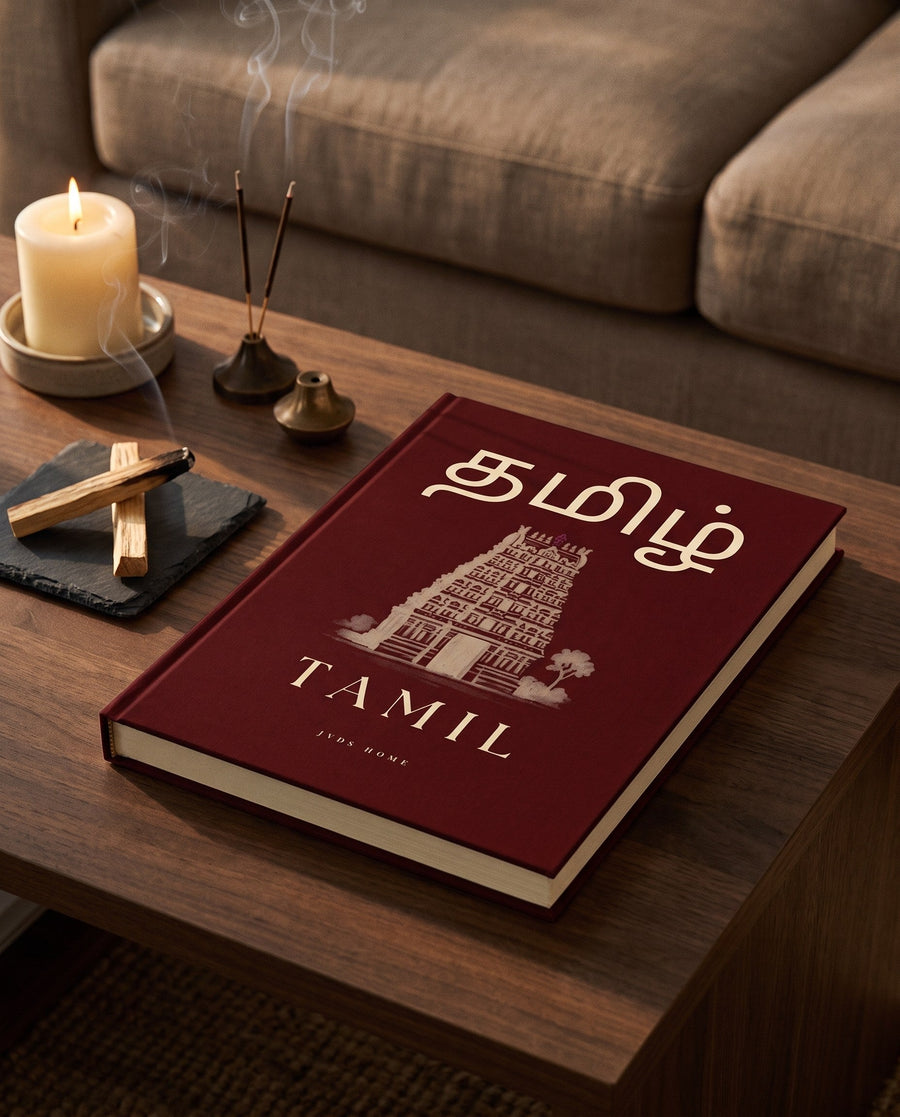 Coffee Table Book Tamil – rote Ausgabe auf dem Wohnzimmertisch